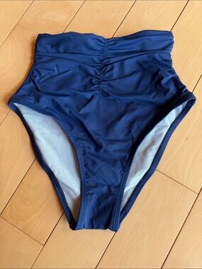 Cupshe Navy High-Waist Ruched Swim Bottoms